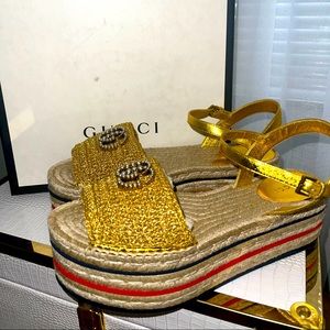 Auth Gucci Lilienthal Crochet Gold Metallic Espadrille - Size 39 1/2 Brand New